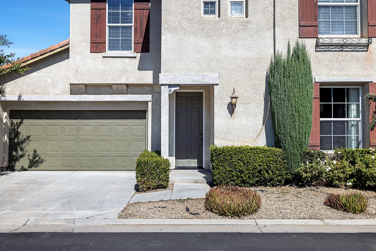 3 bed, 1858 sqft, $2,495 — Photo 1
