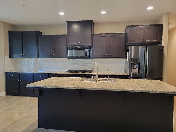 3rd image of 1618 Oak St