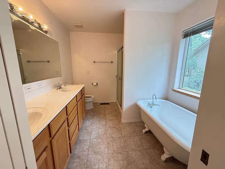 1808 W University Ave — Photo 7