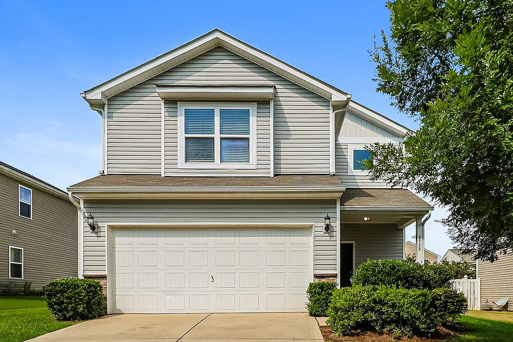 4 bed, 2.5 bath, 2024 sqft, $2,305 — Photo 1
