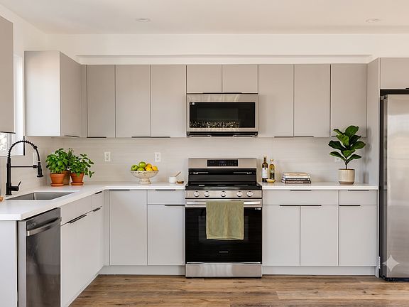 5th image of 1734 Carmona Ave #1736