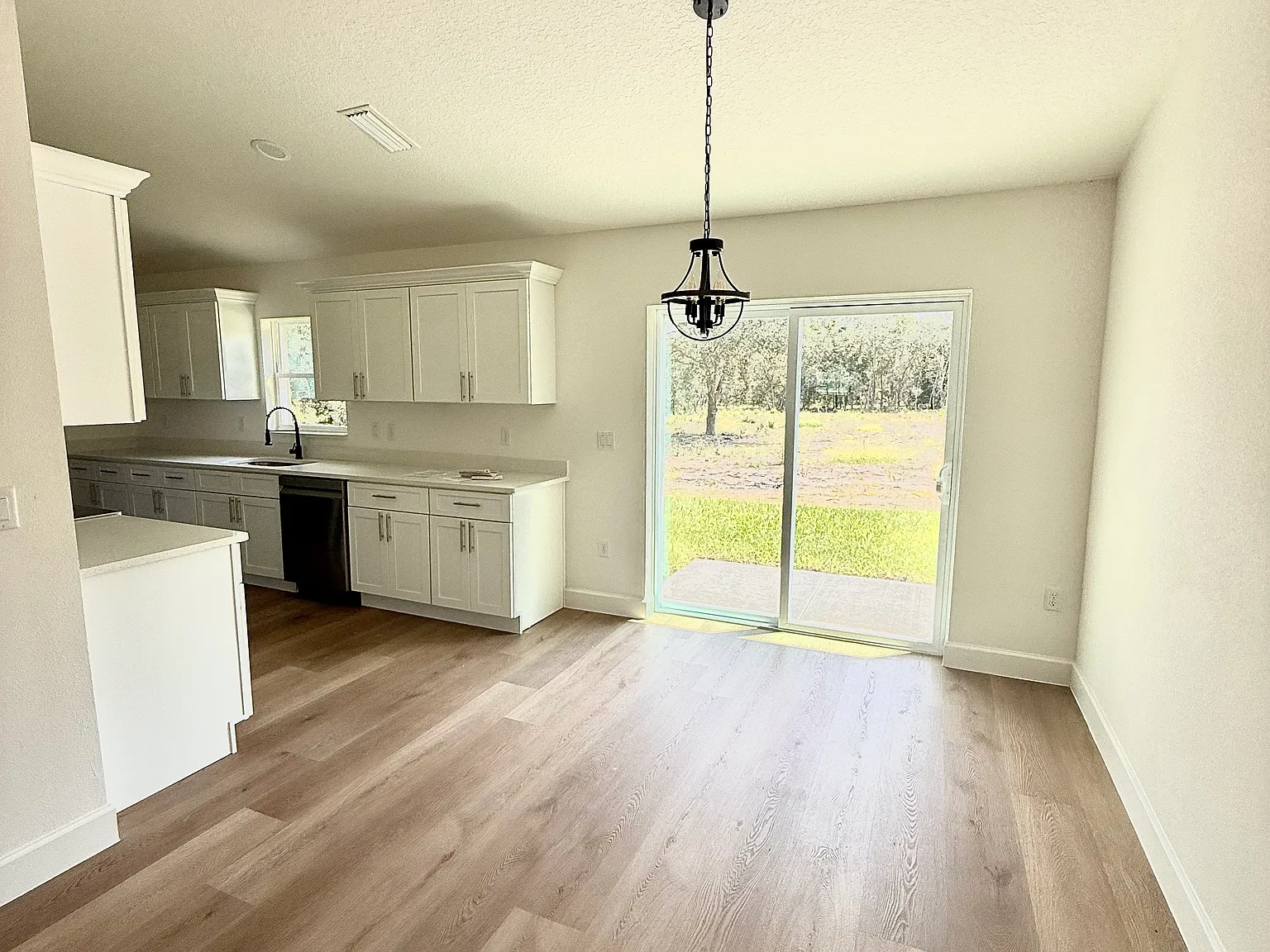 3 bed, 1500 sqft, $1,800 — Photo 4