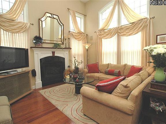 3rd image of 9 Astor Pl