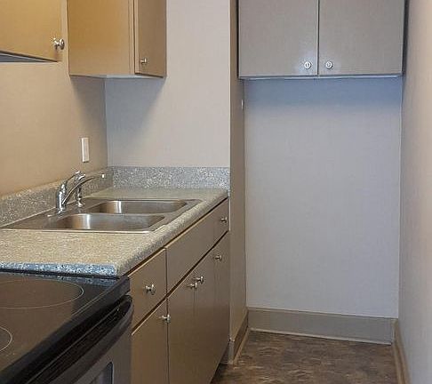 2nd image of 1209 W 50th St APT 3