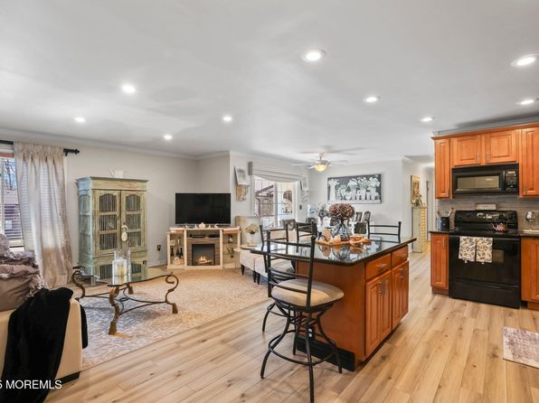 160 Cross Slope Court UNIT F, Manalapan, NJ 07726