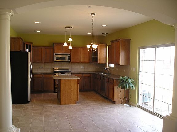 Kitchen has upgraded cabinets