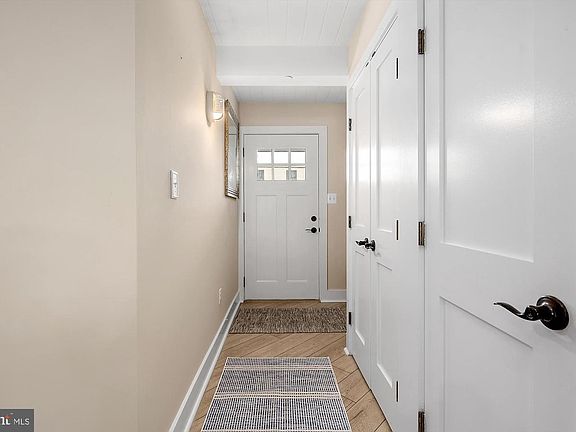 5th image of 601 Bayshore Dr Unit 16
