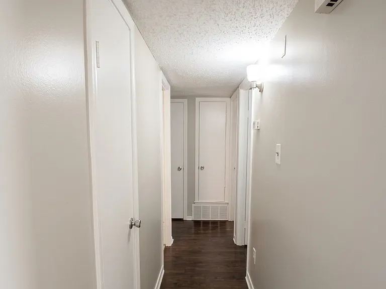 4407 Howardcrest Dr — Photo 8
