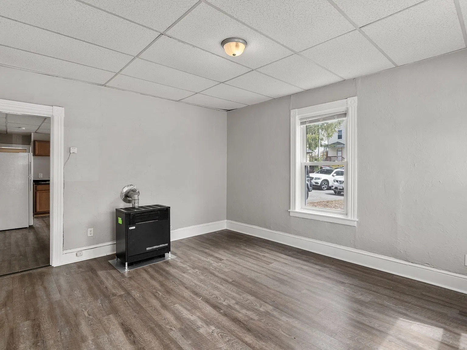 3 bed, 1.0 bath, 1092 sqft, $1,925 — Photo 2