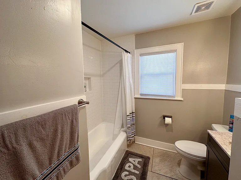 1300 S Court St #1304 — Photo 13