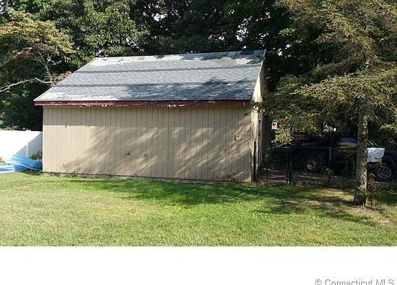 3rd image of 469 Thompson Ave