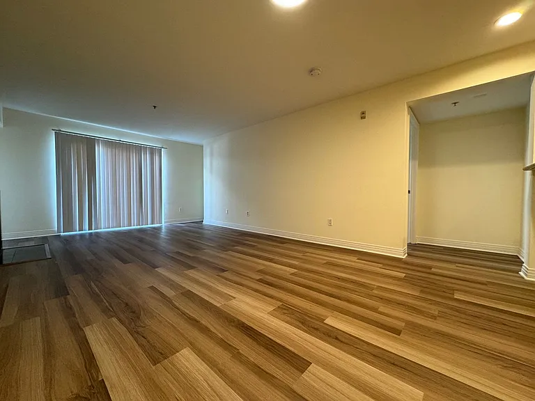 L'Gallia Studio City Apartments — Photo 12