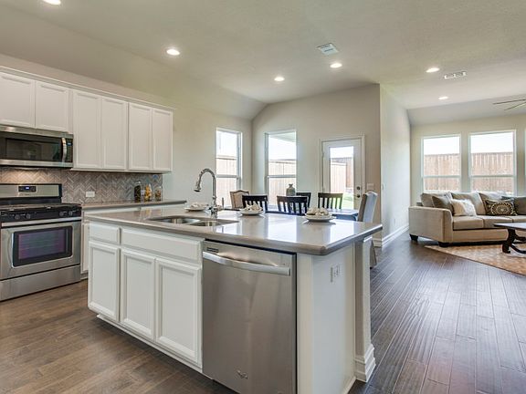 Spacious kitchen island