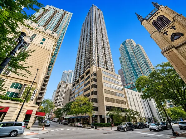 30 E Huron St APT 4607, Chicago, IL 60611