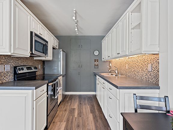 2nd image of 954 Lea Dr #1