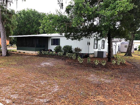 3rd image of 104 Honeysuckle Dr