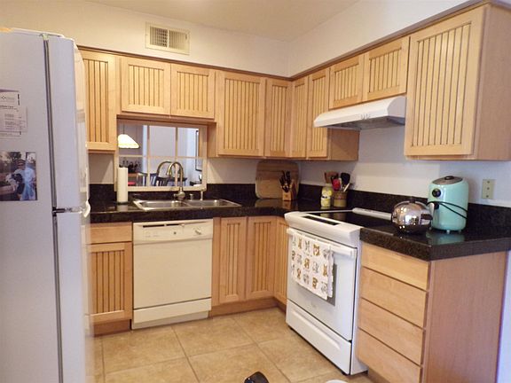 4th image of 2951 Sunflower Cir W