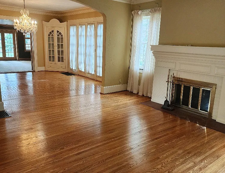725 N Main St — Photo 8