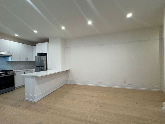 3rd image of 1225 Clay St #2