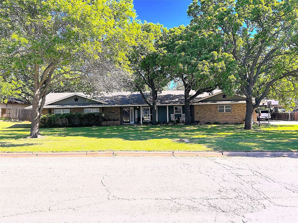 1st image of 1418 Oak Hills Dr