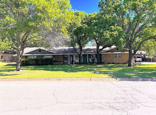 1418 Oak Hills Dr, Graham, TX 76450