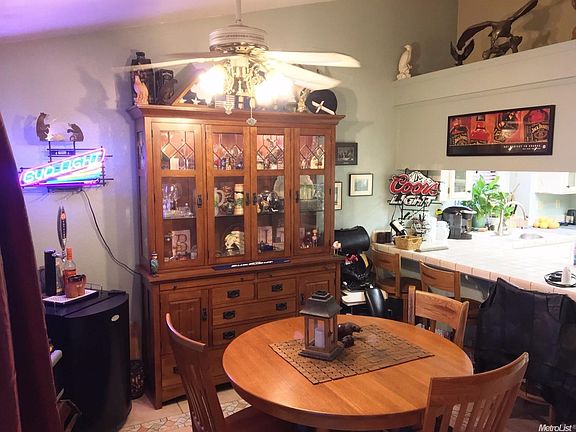 Dining Room/Kitchen Bar area