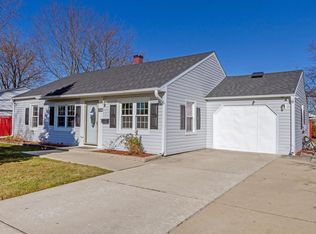 326 Stratford Cir, Streamwood, IL