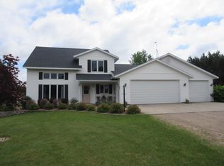 9607 3rd St, Almond, WI 54909