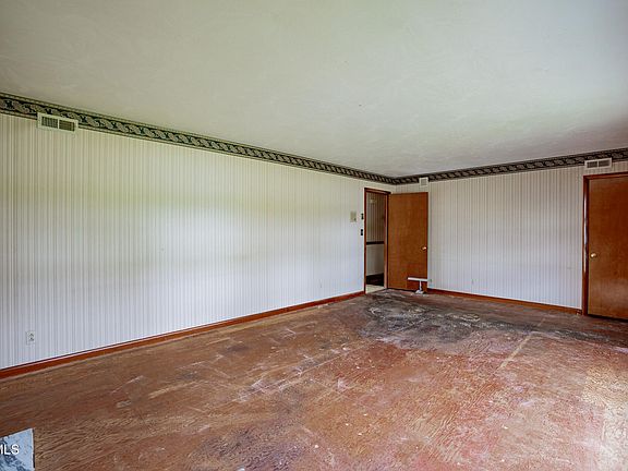 4th image of 556 E Morgan St