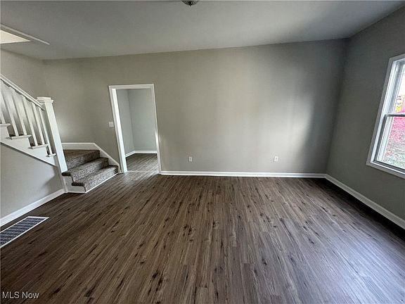 5th image of 928 Montgomery St