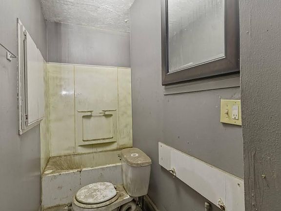 5th image of 3263 North 35th STREET