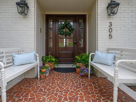5th image of 305 Vesclub Dr