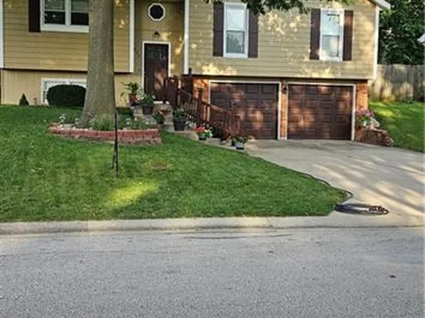815 Autumn Dr, Belton, MO 64012