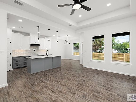 3rd image of 104 Brooks Cir N