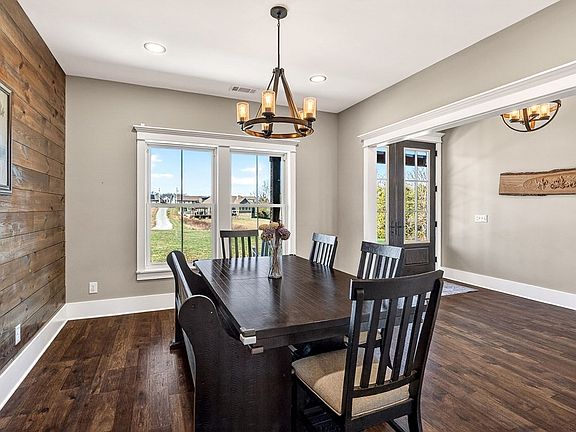 21st image of 3001 Tulip Ln