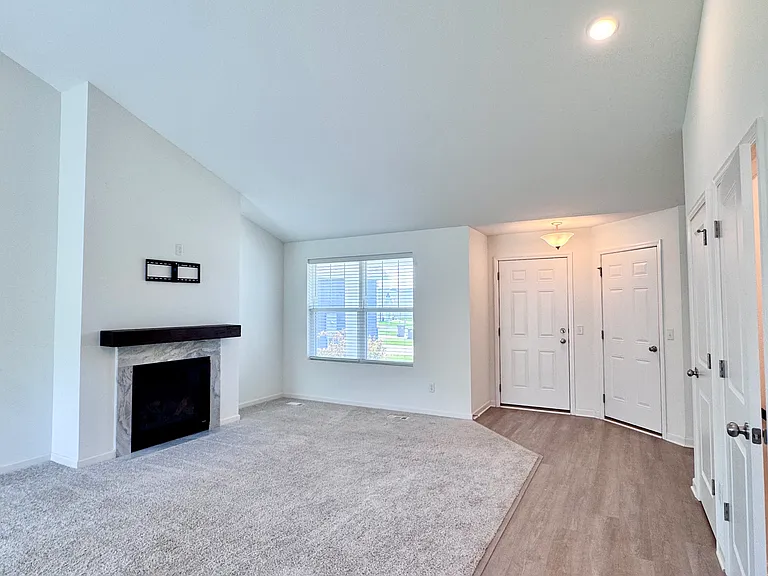 1114 Meadow Ln — Photo 4