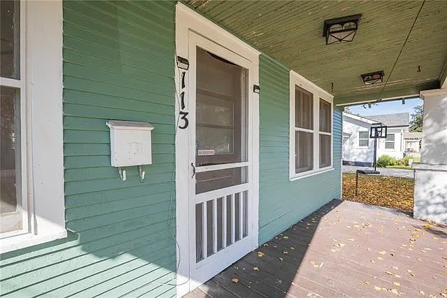 2 bed, 1.0 bath, 742 sqft, $1,350 — Photo 2