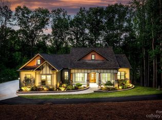 361 Squirrel Ln, Lake Wylie, SC 29710