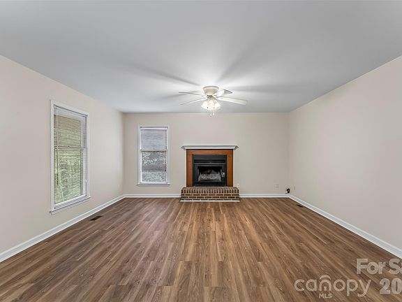 4th image of 110 Wesley Dr