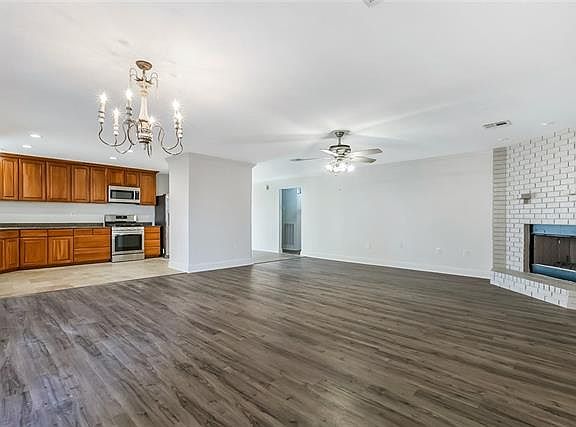 3rd image of 3620 Corinne Ave