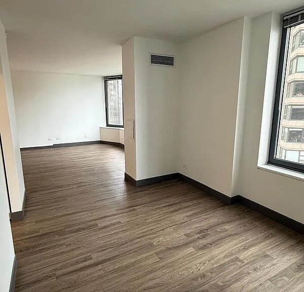 400 E Ohio St #410 — Photo 13
