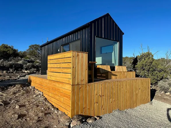 39 Choten Rd, Carson, NM 87517