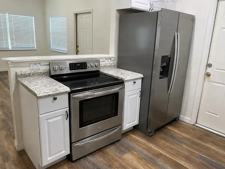 Kitchen (virtually staged stove)