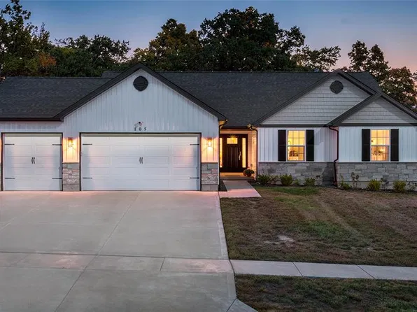 105 Providence Ridge Ct, Wentzville, MO 63385