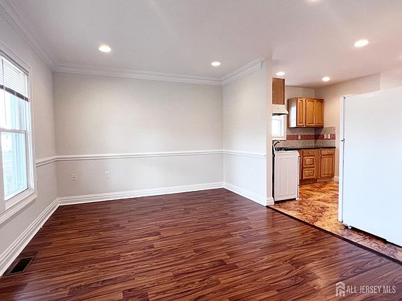 4th image of 170 Central Ave #A