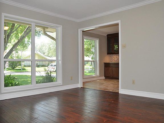 5th image of 10806 Meadow Lake Ln