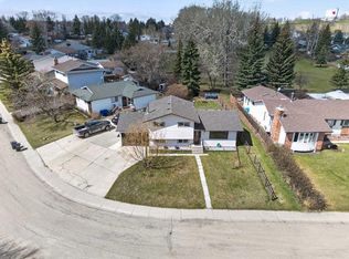 11 E Westhill Cres, Didsbury, AB T0M0W0