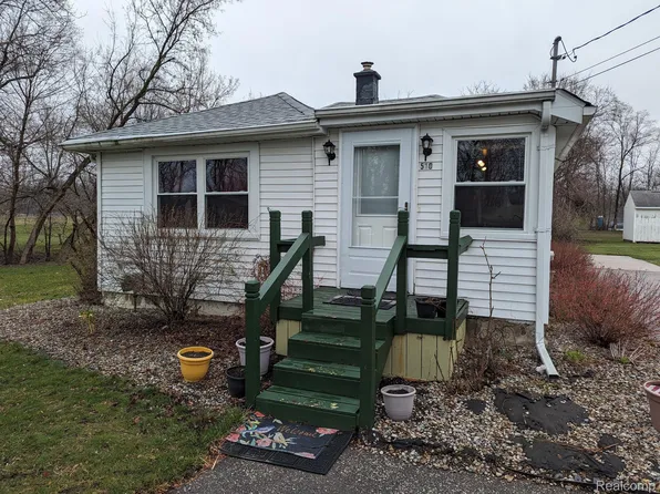 510 N Brady St, Corunna, MI 48817