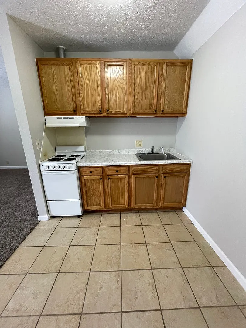 415 W Clem-EBERT — Photo 2