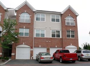 18 Lyon Ct, Jersey City, NJ 07305